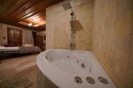 Deluxe Stone Room with Jacuzzi в Emit Cave Hotel