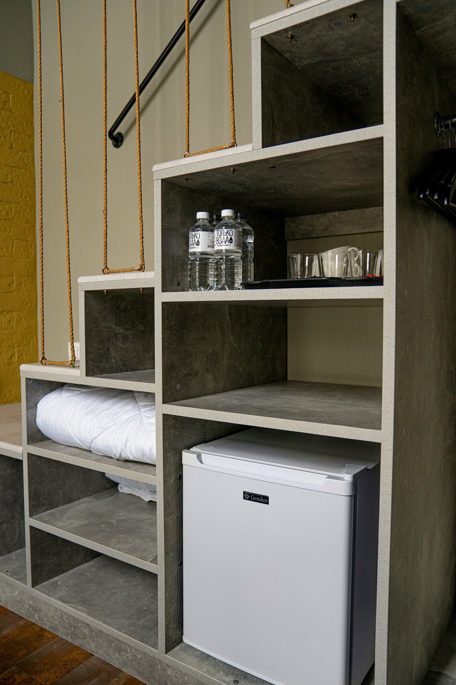 4-местный двухуровневый номер с балконом (2 этаж)