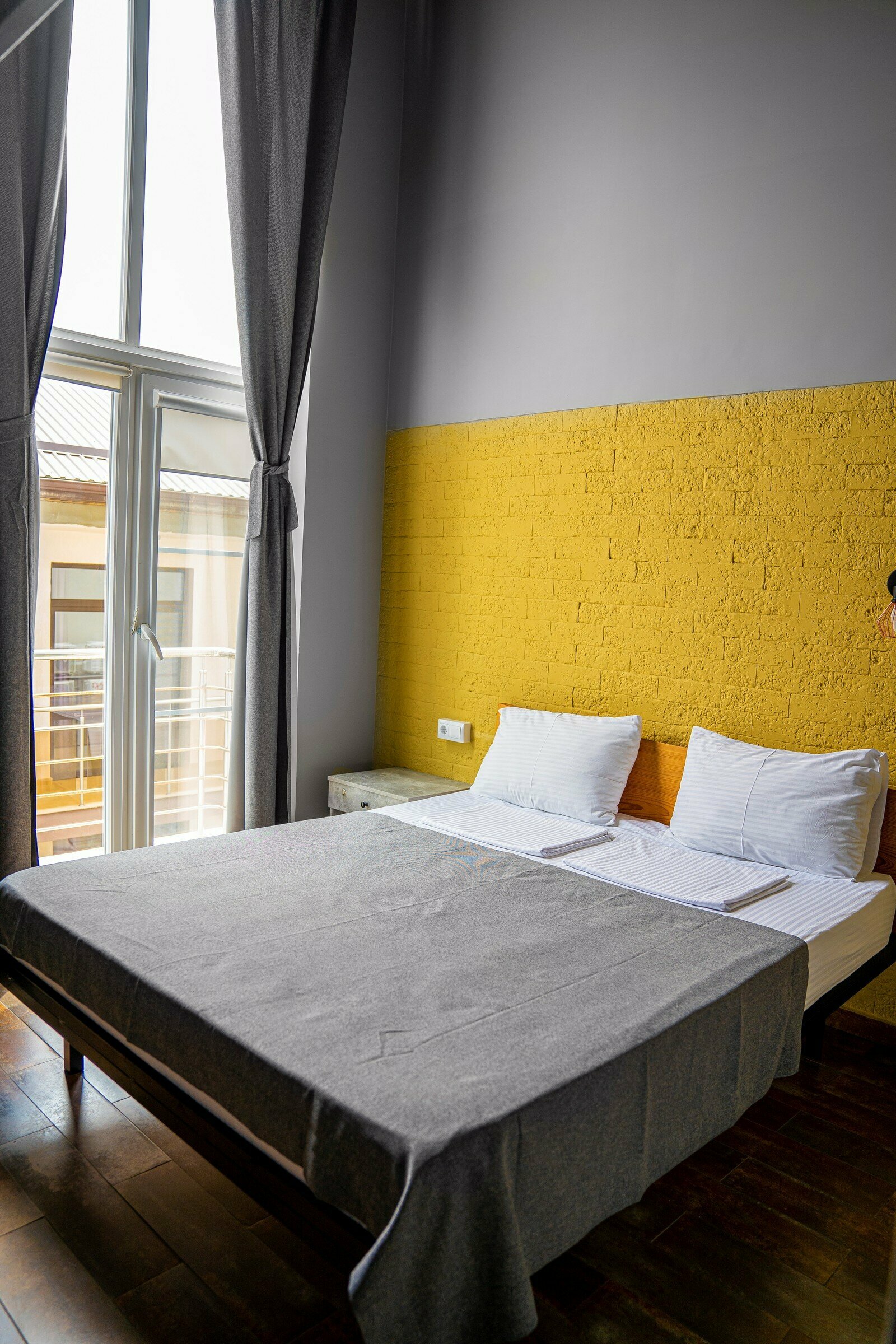 4-местный двухуровневый номер с балконом (2 этаж)