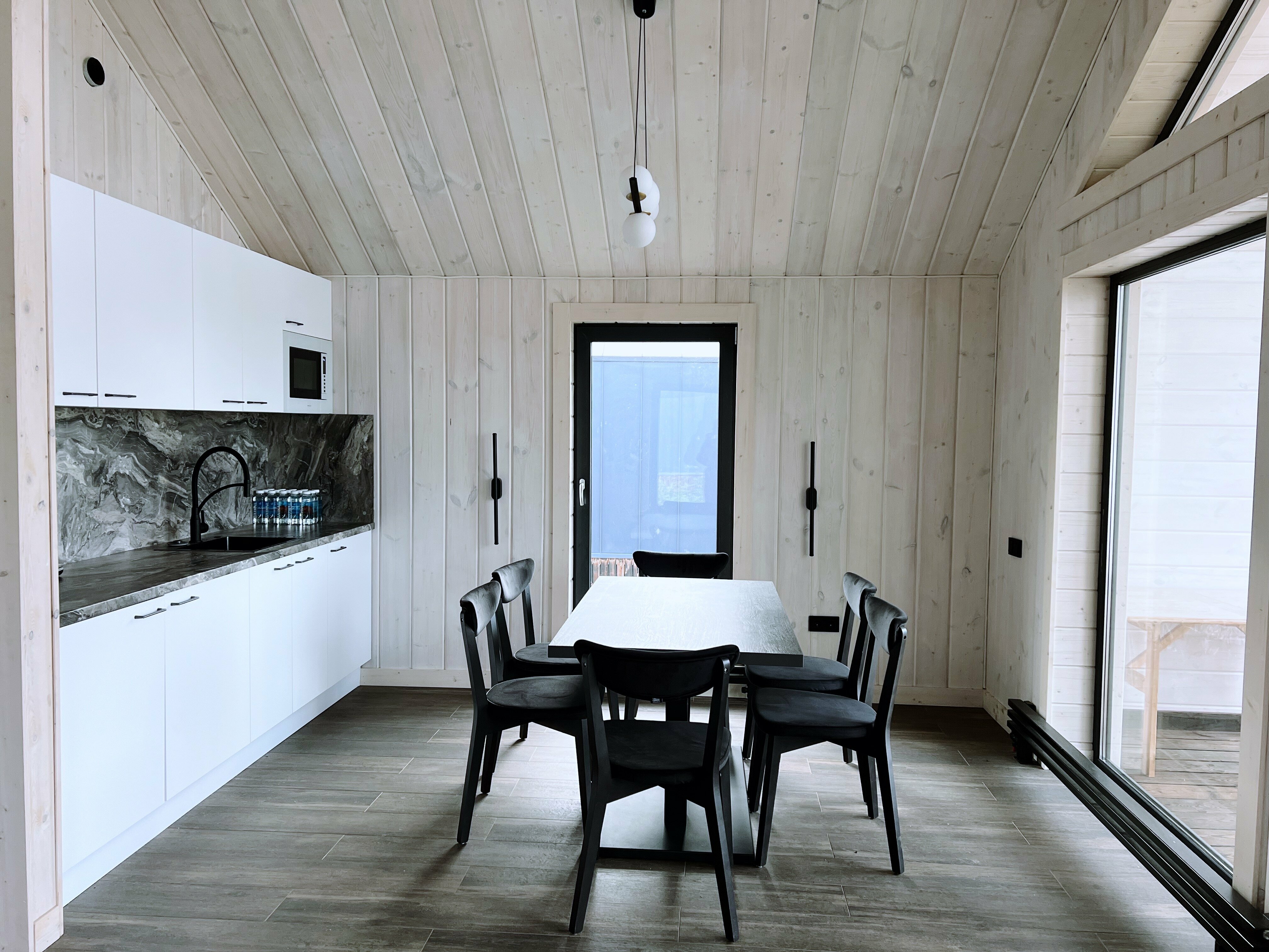 Дом с видом на озеро