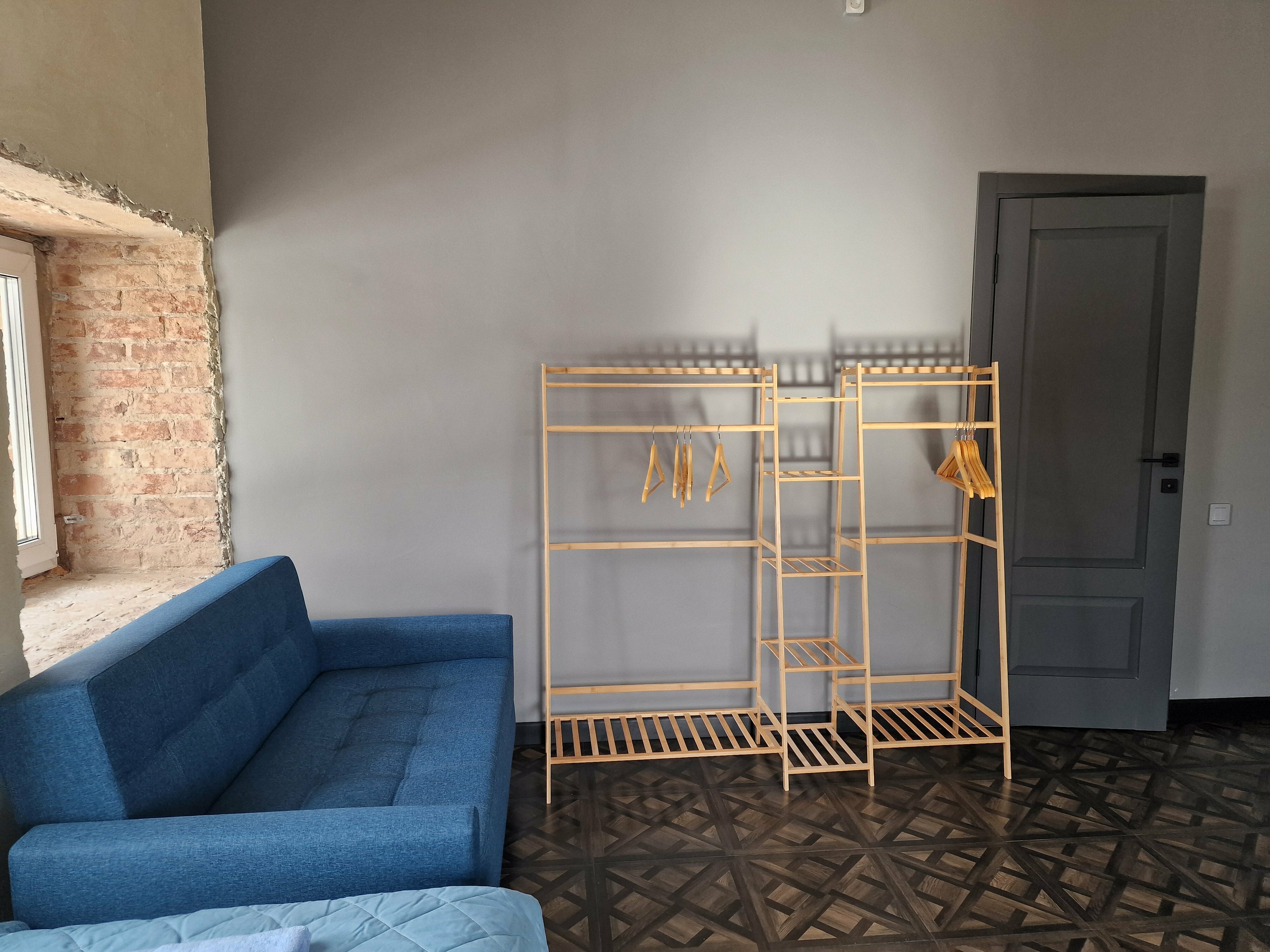 Стандартный номер с 2 односпальными кроватями и диваном