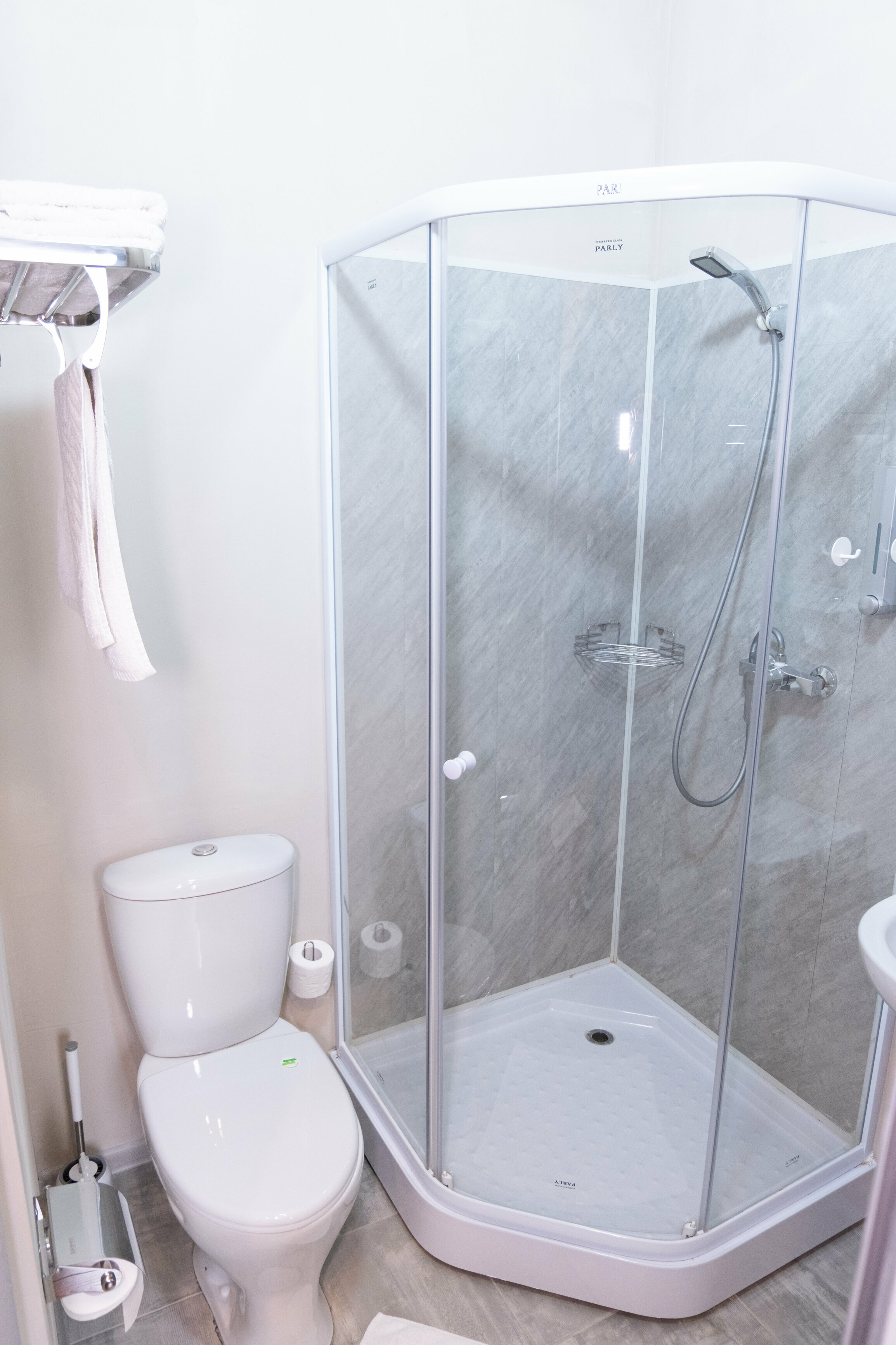 Двухместный номер с 2 отдельными кроватями и душем