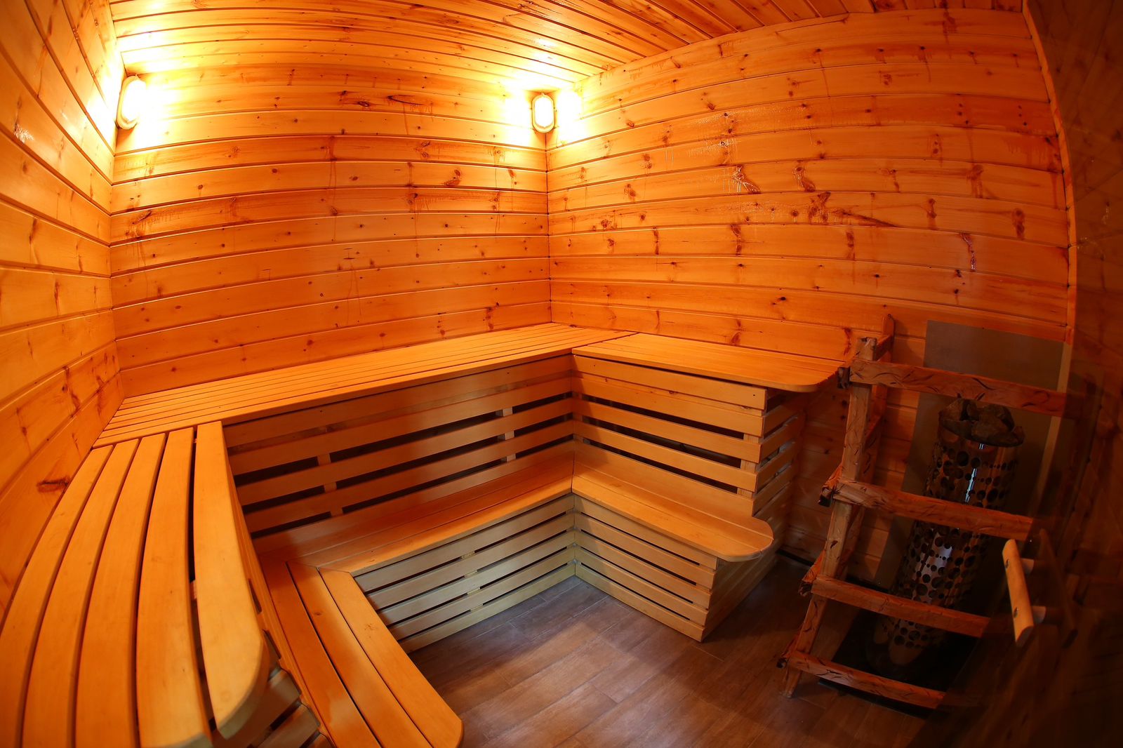 Коттедж с собственным бассейном