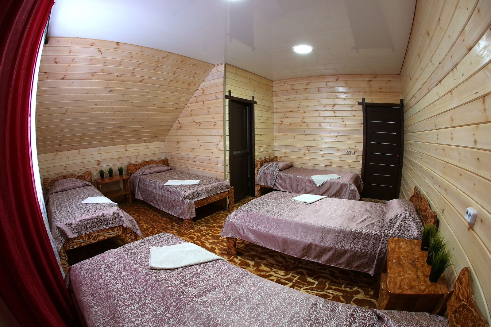 Коттедж с собственным бассейном