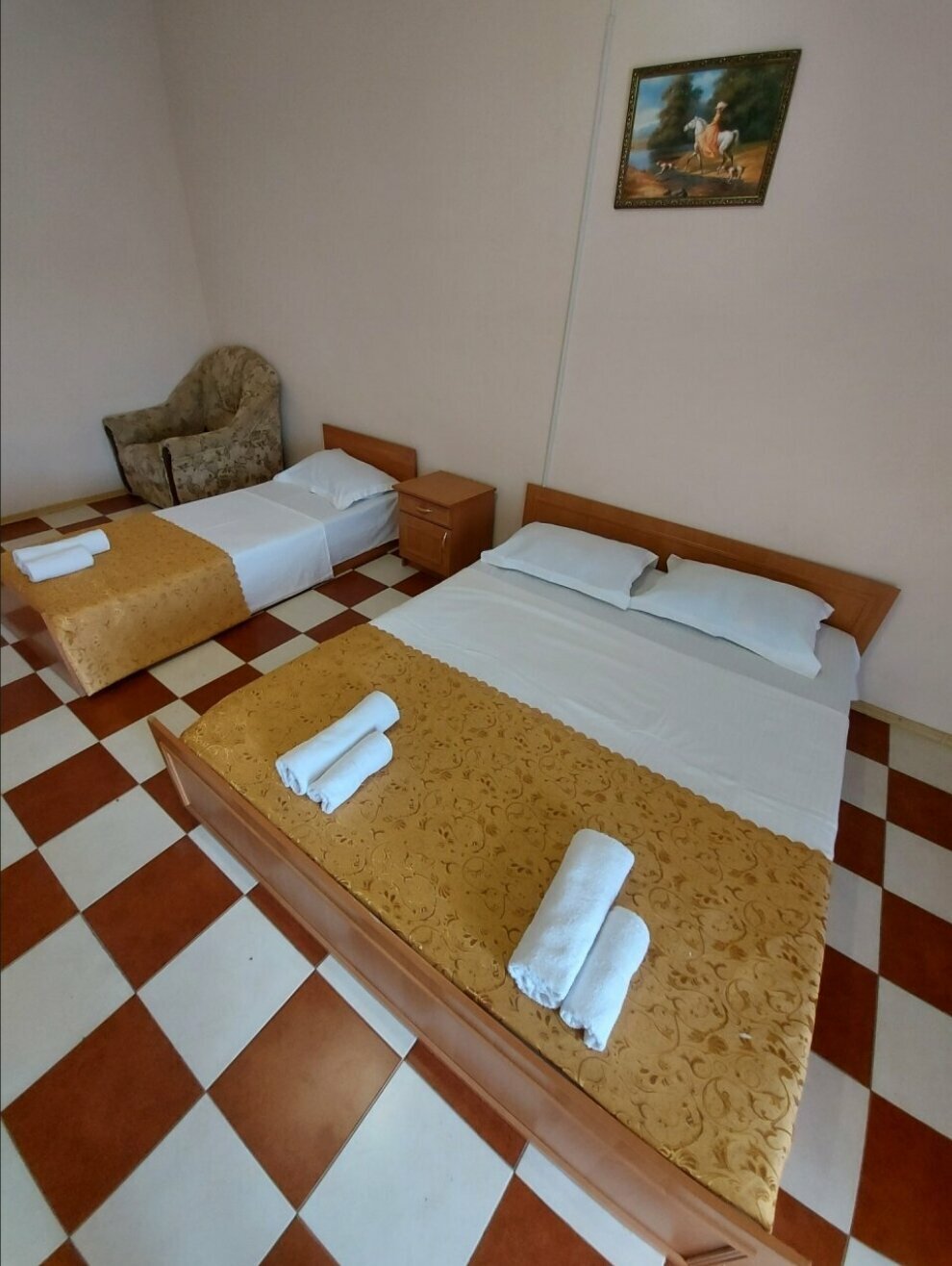 Трехместный номер «Комфорт» с душем