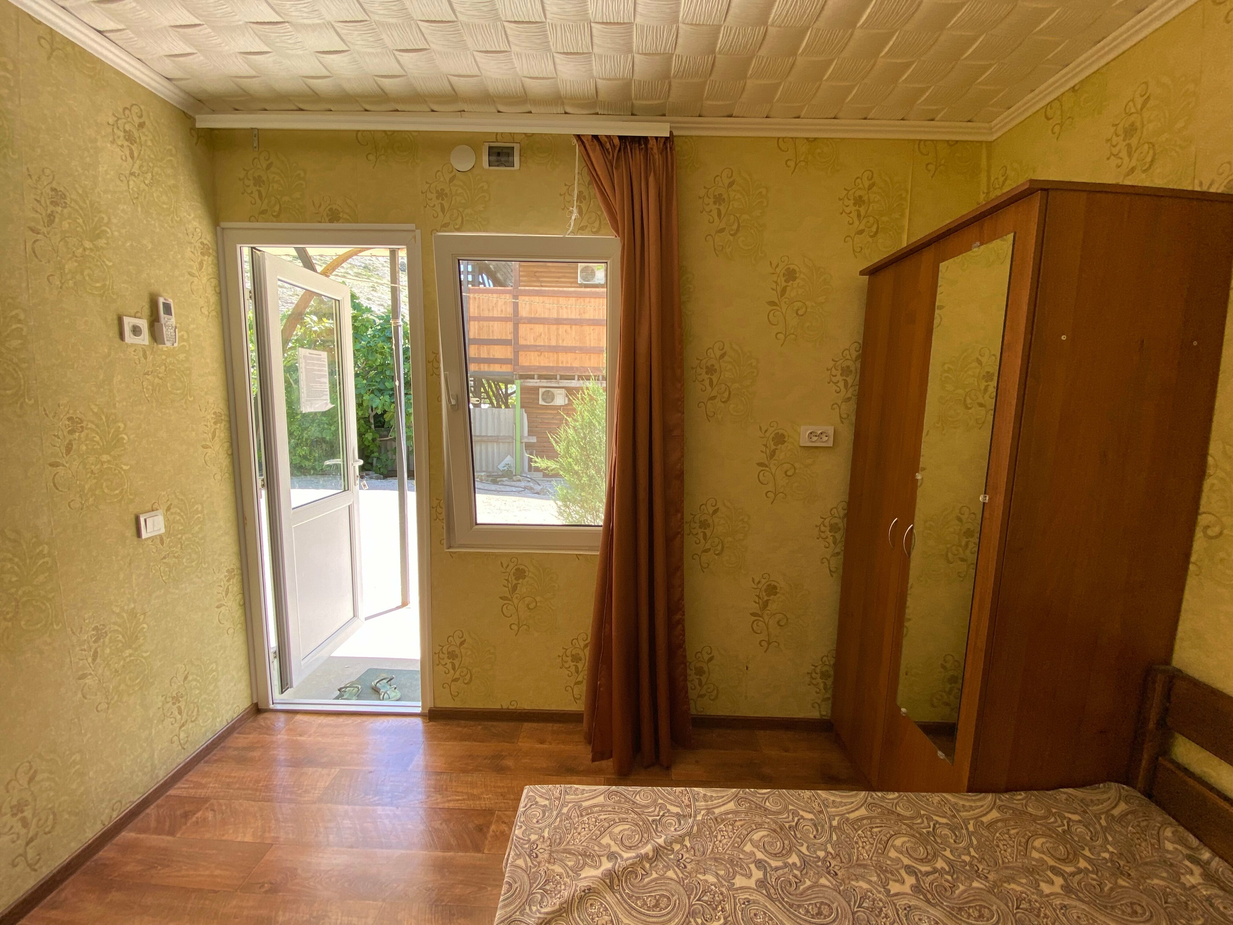 Двухместный номер с 1 кроватью или 2 отдельными кроватями и общей ванной комнатой