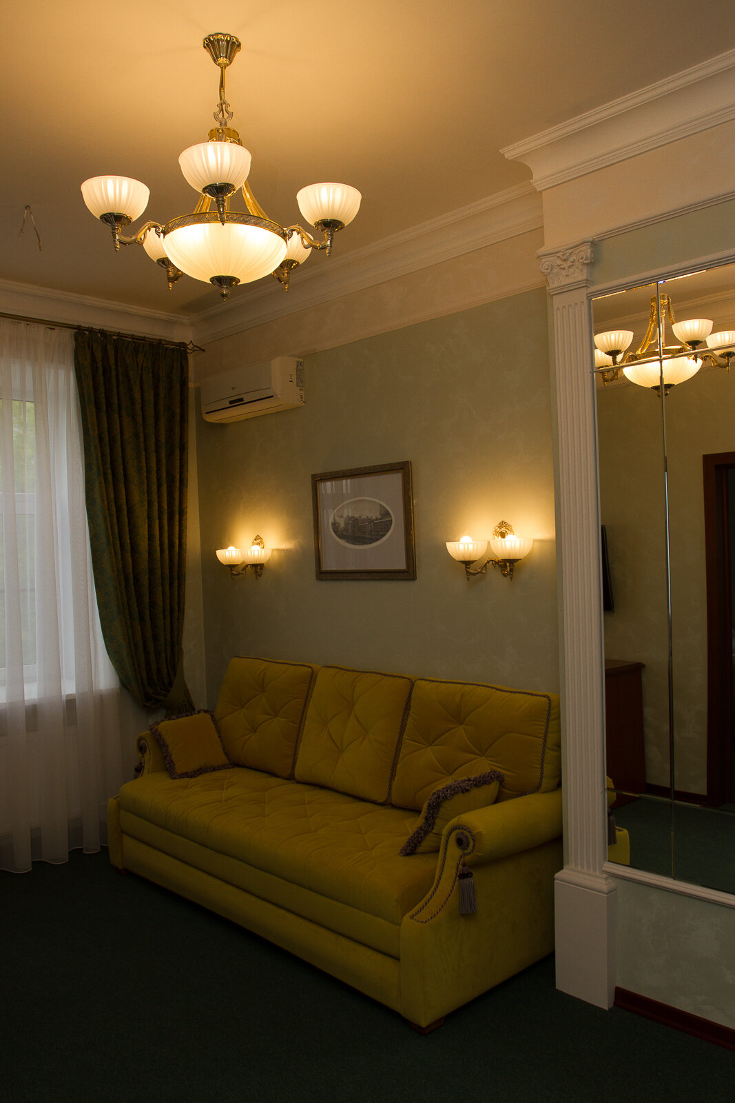 3. Трёхкомнатный "Семейный номер", с видом на Монастырскую площадь