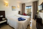 Двухместный номер с 1 или 2 кроватями, балкон (2 Adults + 1 Child) в Hotel Amoros