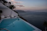 Deluxe Suite with Outdoor Private Pool and Caldera View в La Perla Villas and Suites - Adults Only