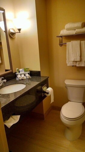 Стандартный номер в Holiday Inn Express & Suites Milford, an Ihg Hotel
