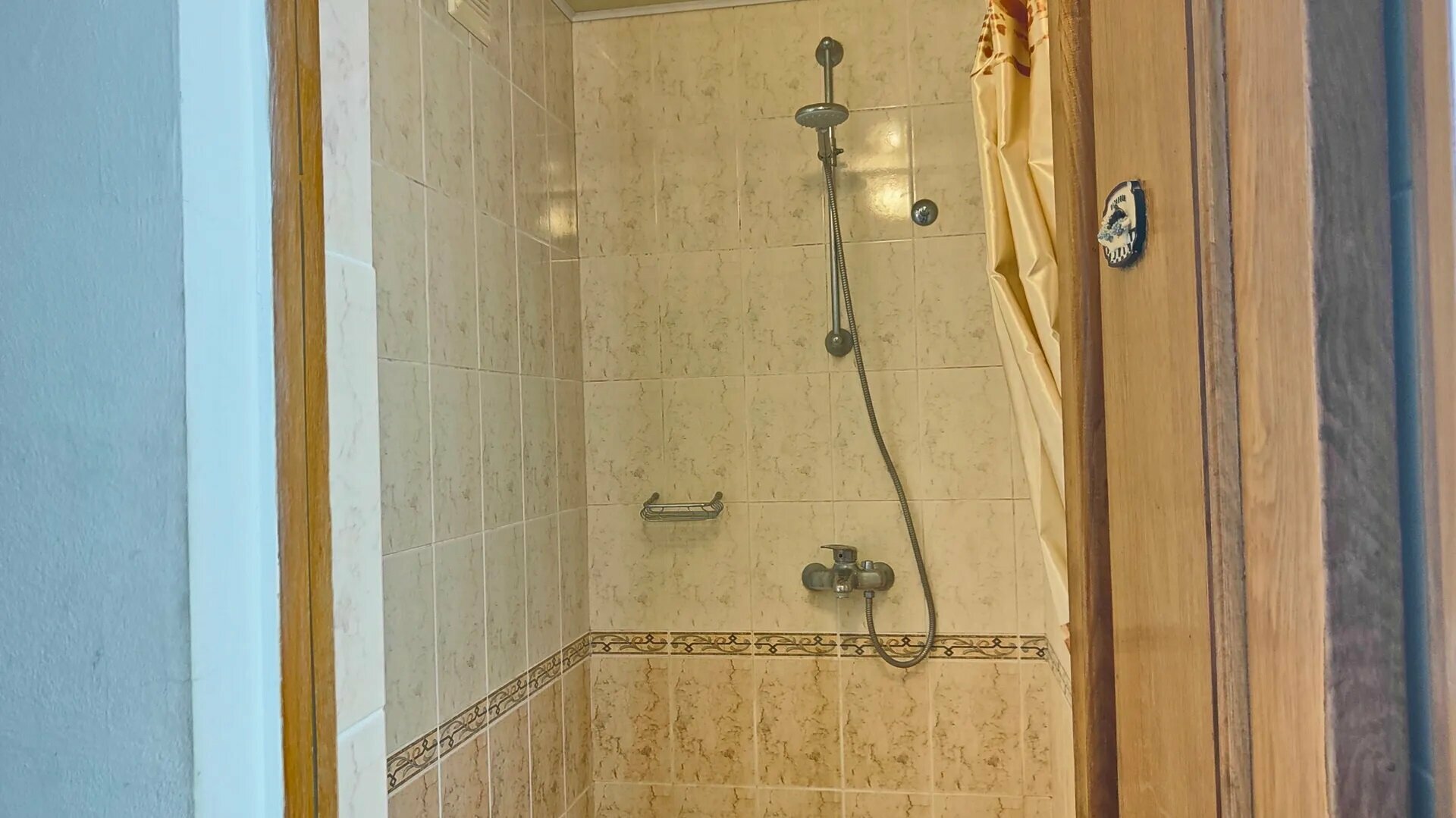 Четырехместный номер с общей ванной комнатой