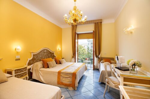 Четырехместный номер, балкон в Hotel Zi Teresa