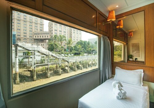 Heritage Cabins в Polo Floatel Kolkata