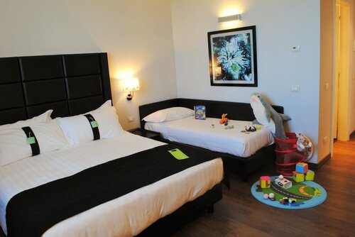 Стандартный номер, 1 двуспальная кровать «Квин-сайз» с диваном-кроватью в Holiday Inn Genoa City, an Ihg Hotel