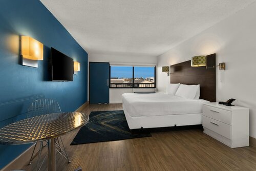 Номер в Beach House Dewey