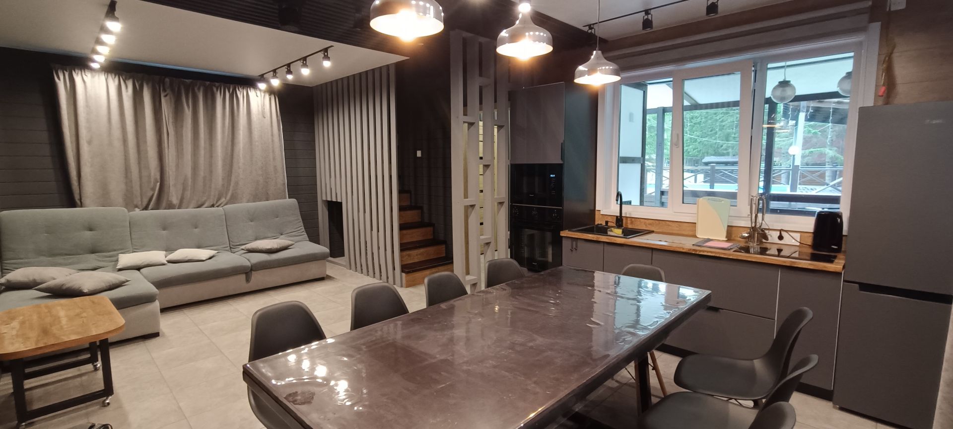 Коттедж с балконом