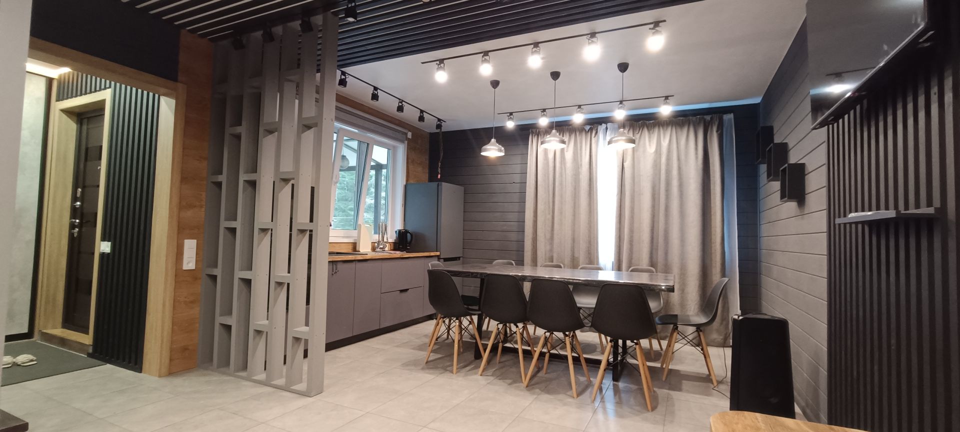 Коттедж с балконом