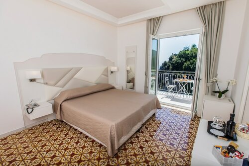 Двухместный номер «Делюкс» с 1 двуспальной кроватью, балкон в Hotel Le Rocce