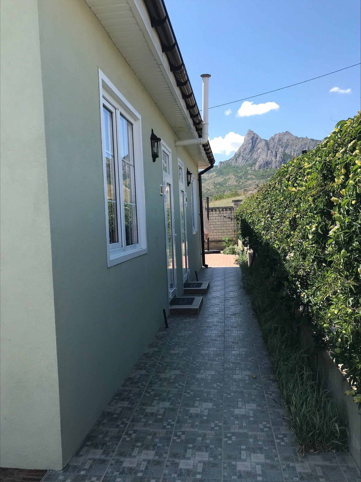 Трехместный номер с террасой