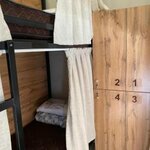 Кровать в мужском номере c 6 двухъярусными кроватями (удобства на этаже) в Doma