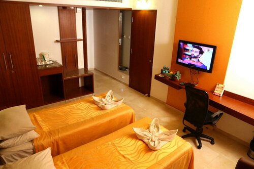 Представительский номер в Srinivas Saffron Hotel