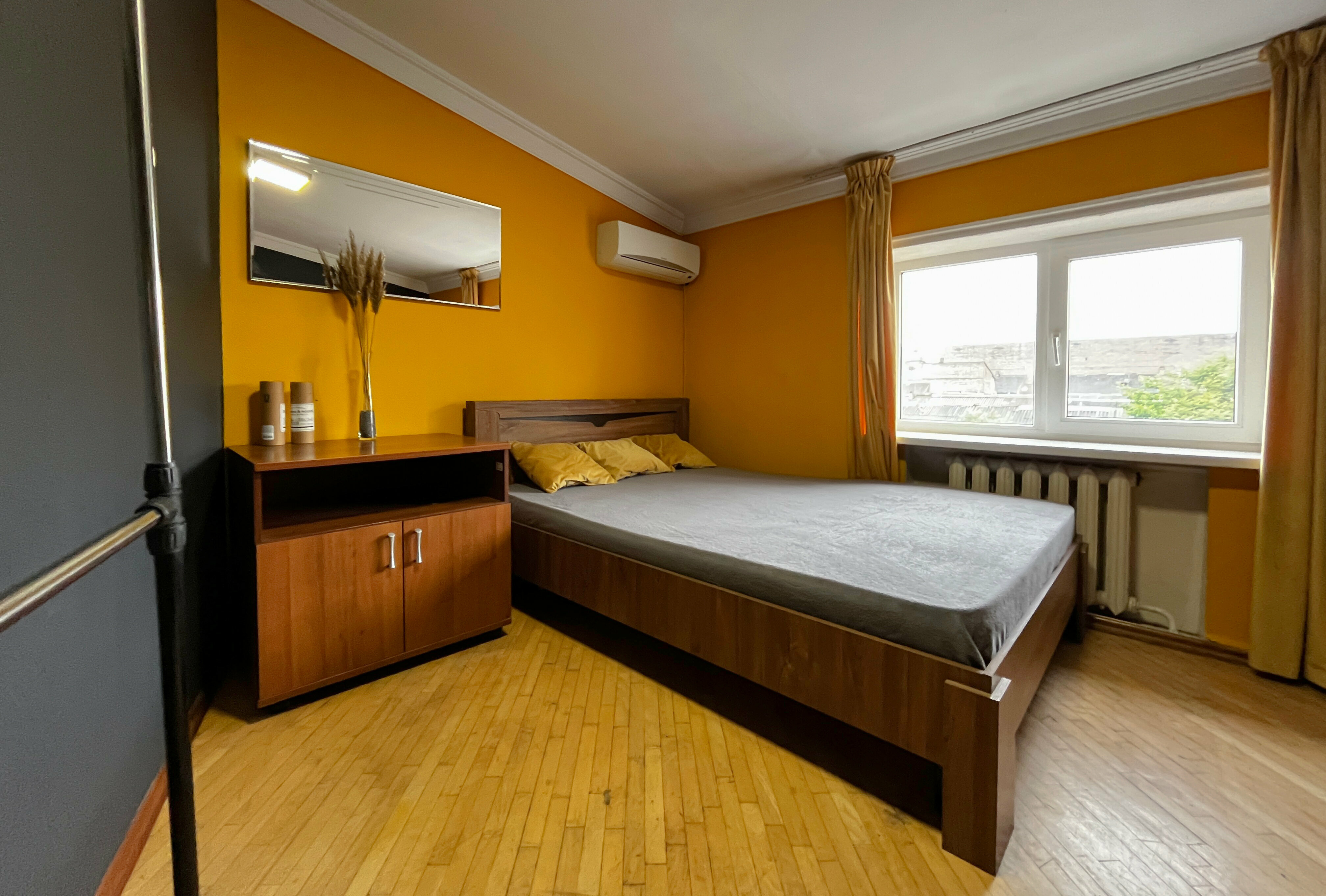 Трехместный номер с общей ванной комнатой