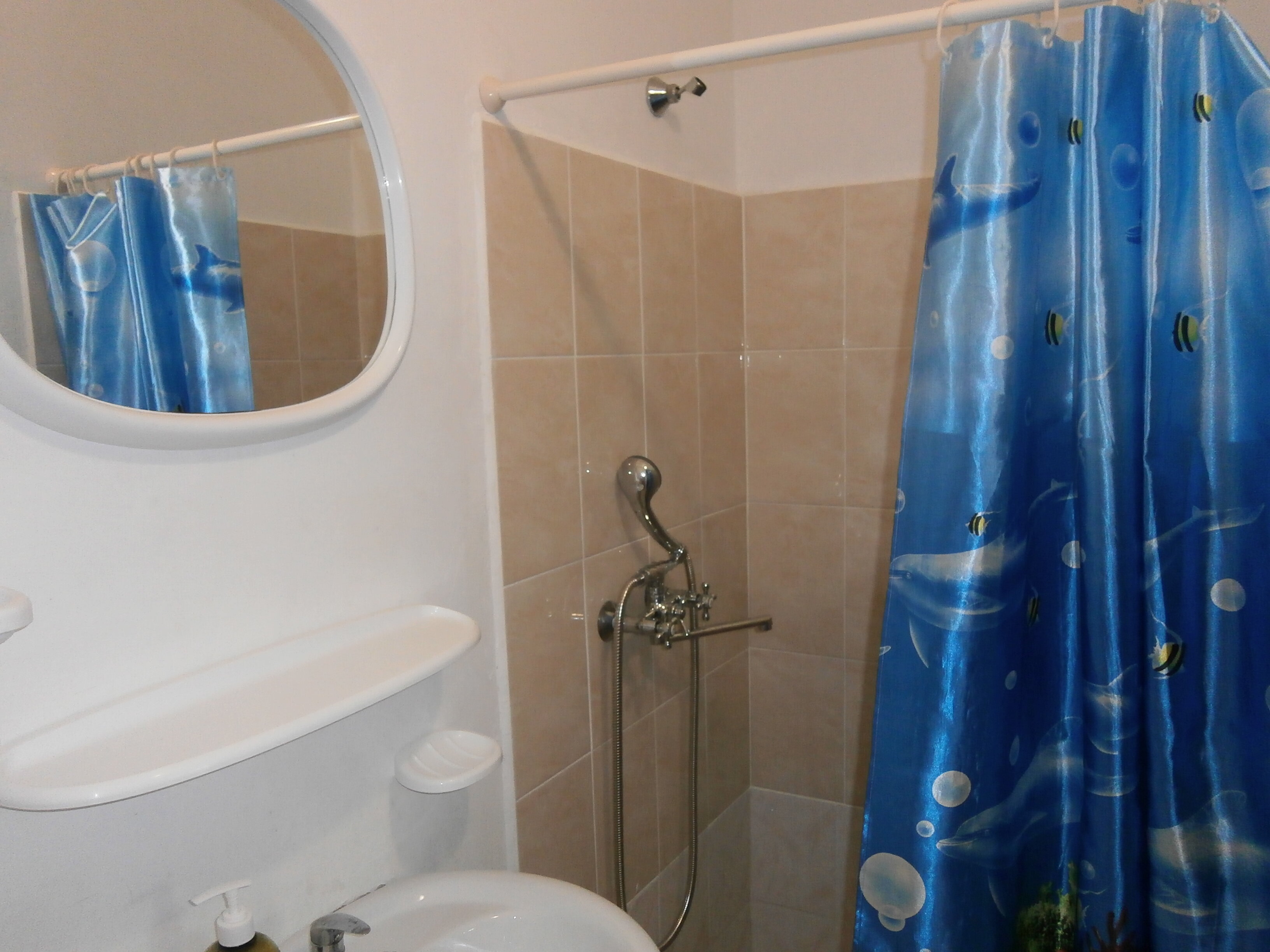 Трехместный номер «Комфорт» с душем