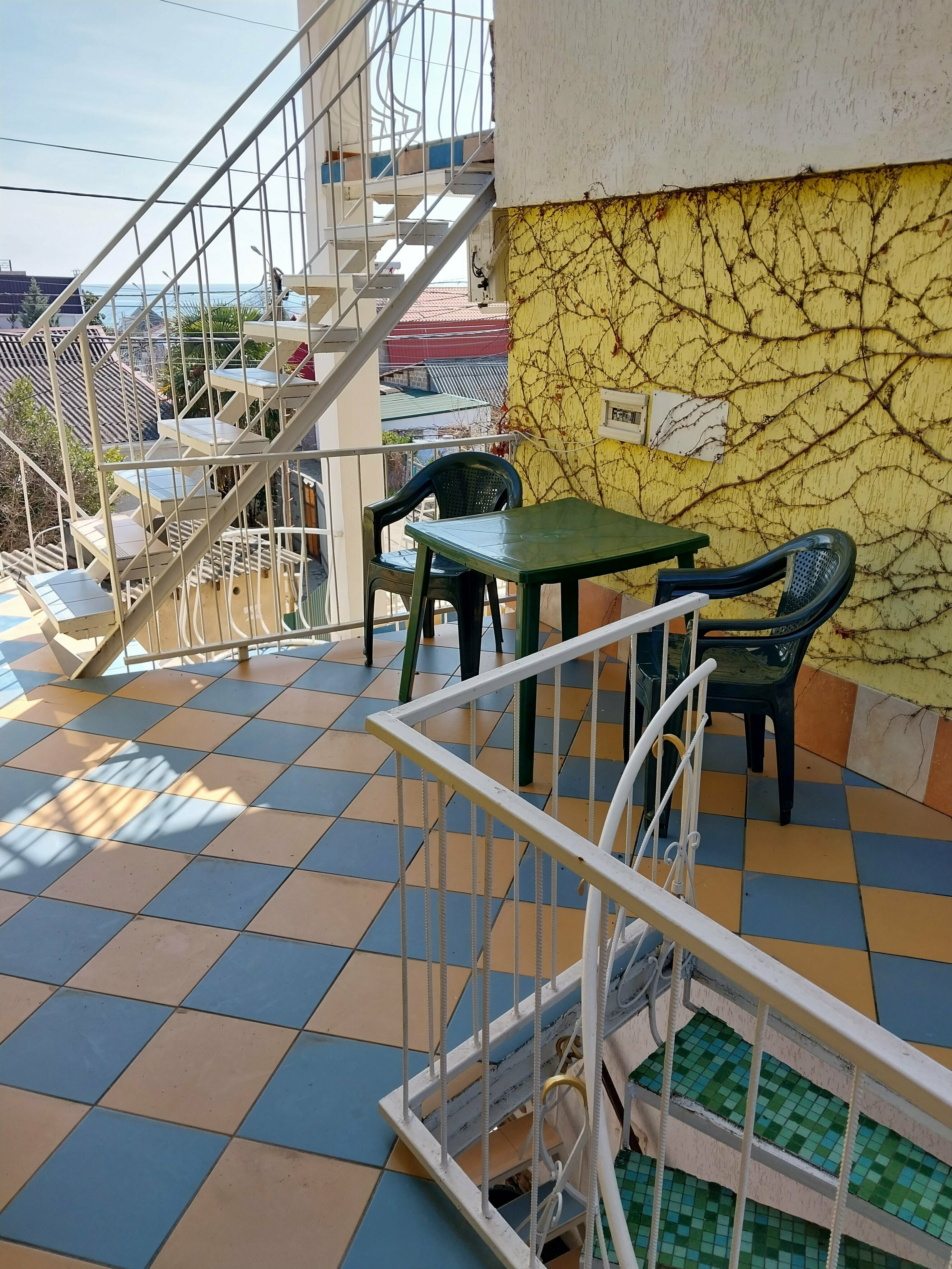 Семейный номер с боковым видом на море