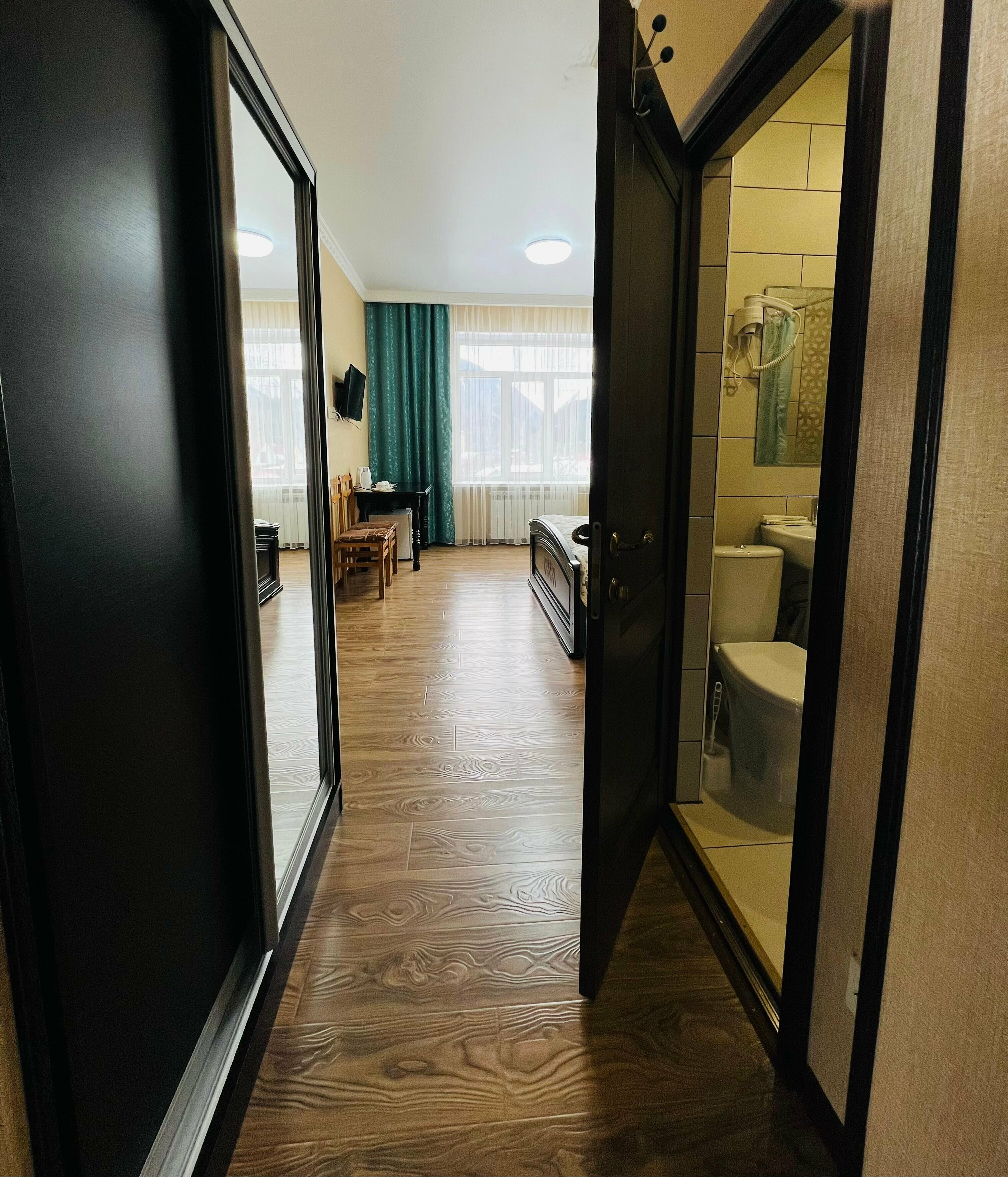 Семейный номер с видом на горы