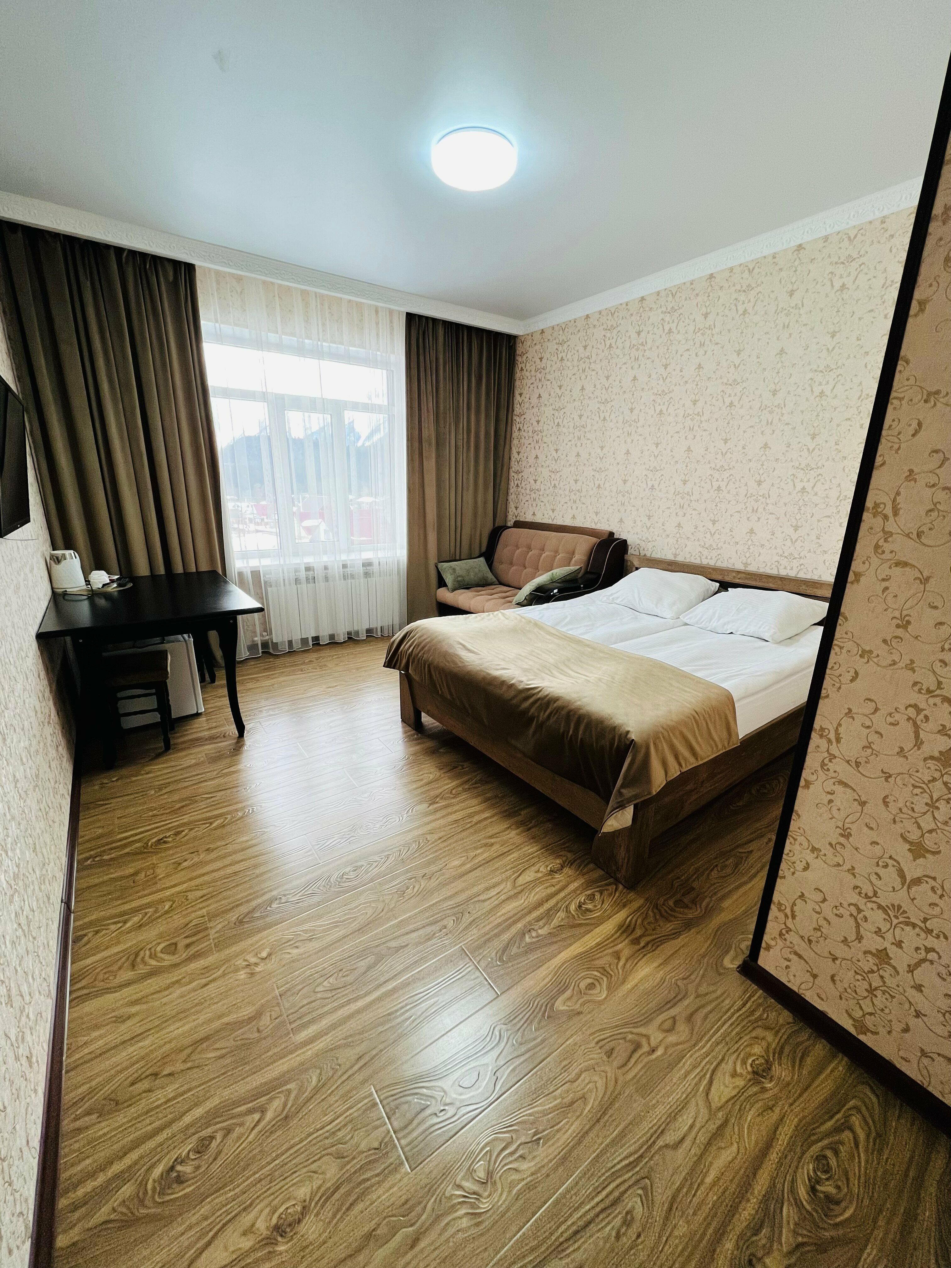 Семейный номер с видом на горы