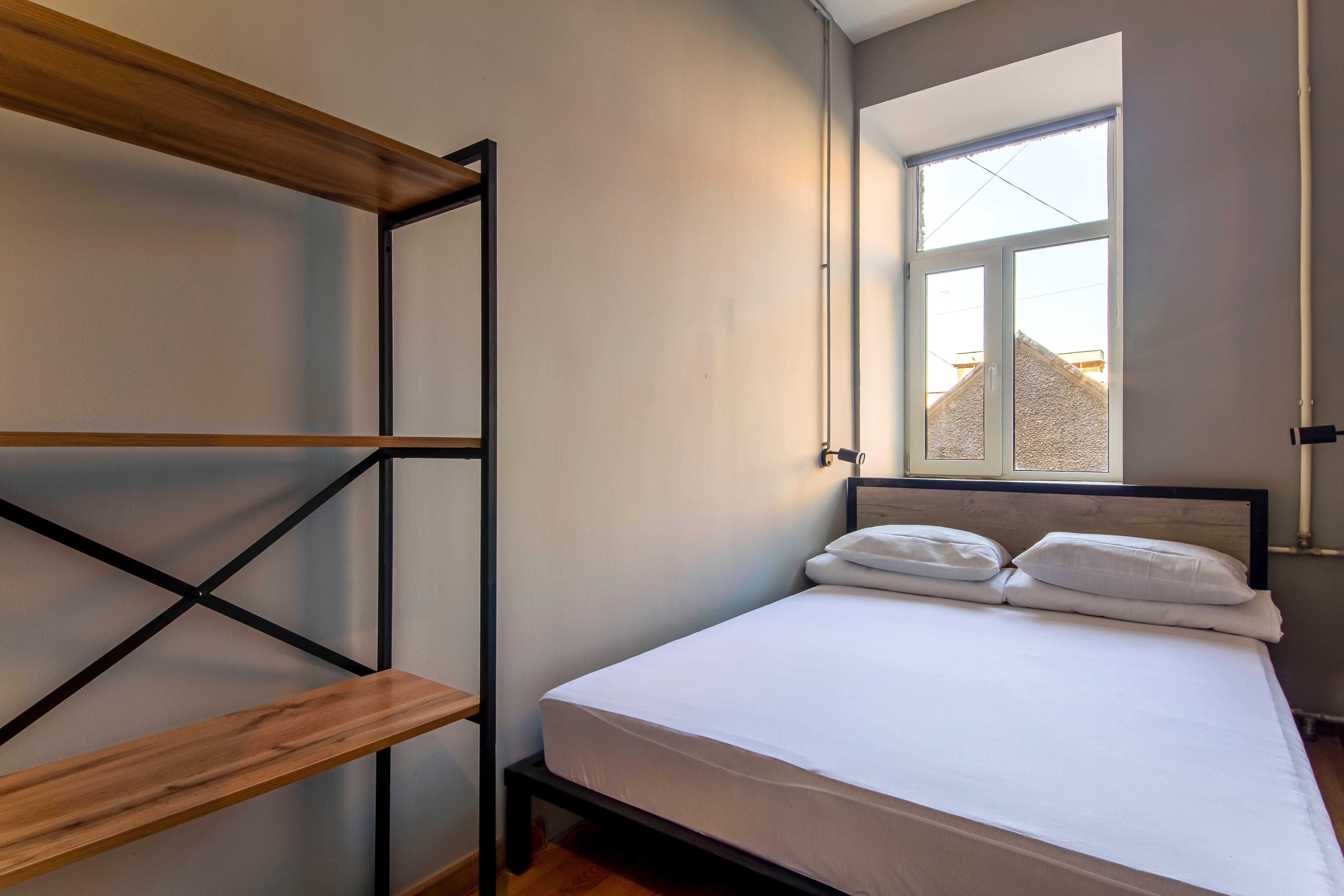 Двухместный номер с 1 кроватью и общей ванной комнатой