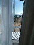 Трехместный номер с балконом в Sunny Smile inn
