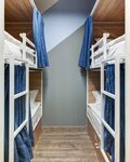 Кровать в просторном 10-и местном общем номере в Roomy Hostel