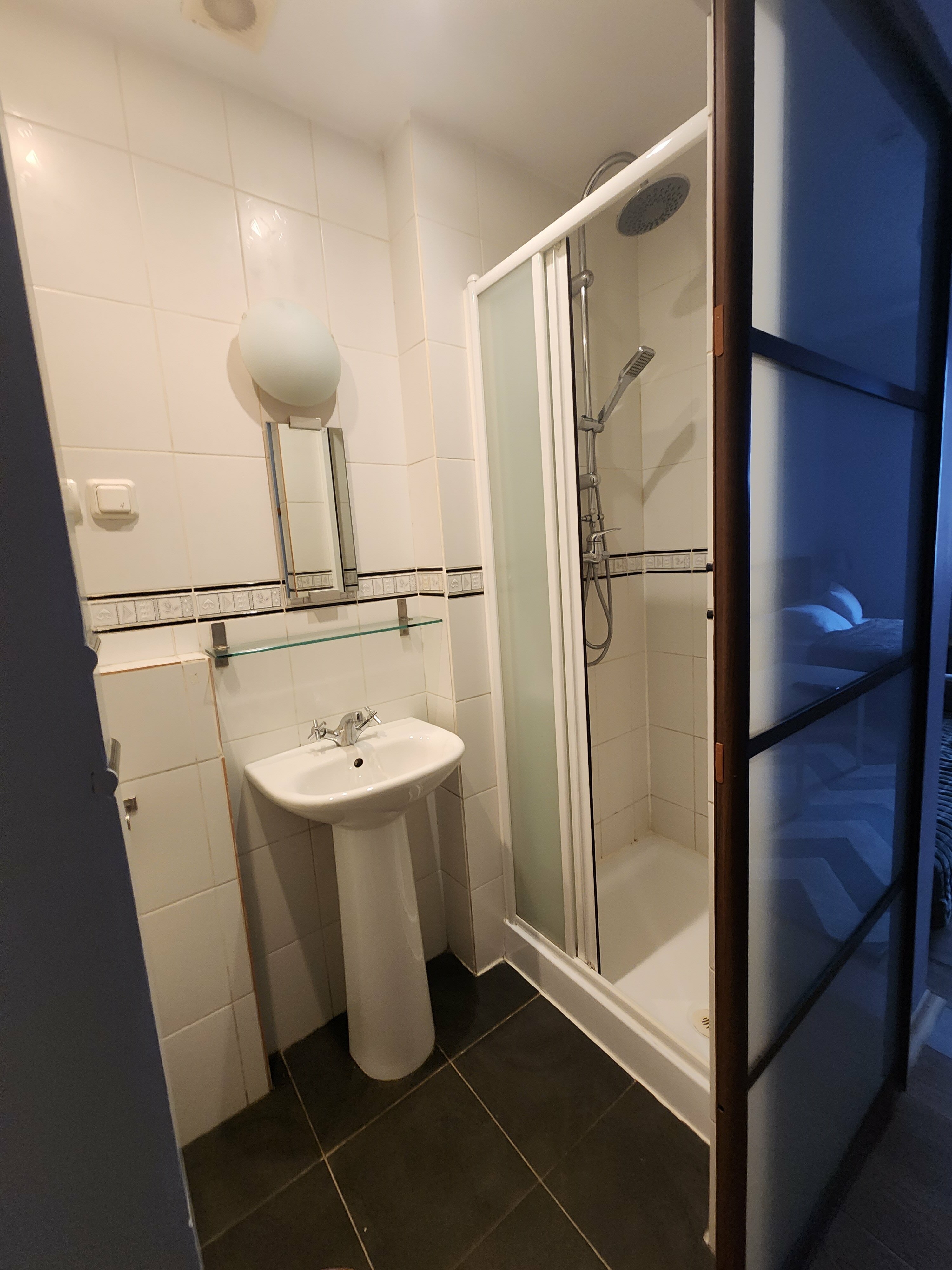 Четырехместный номер с ванной комнатой