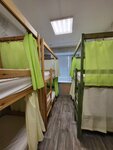 Спальное место на двухъярусной кровати в общем номере для мужчин и женщин в Резерв
