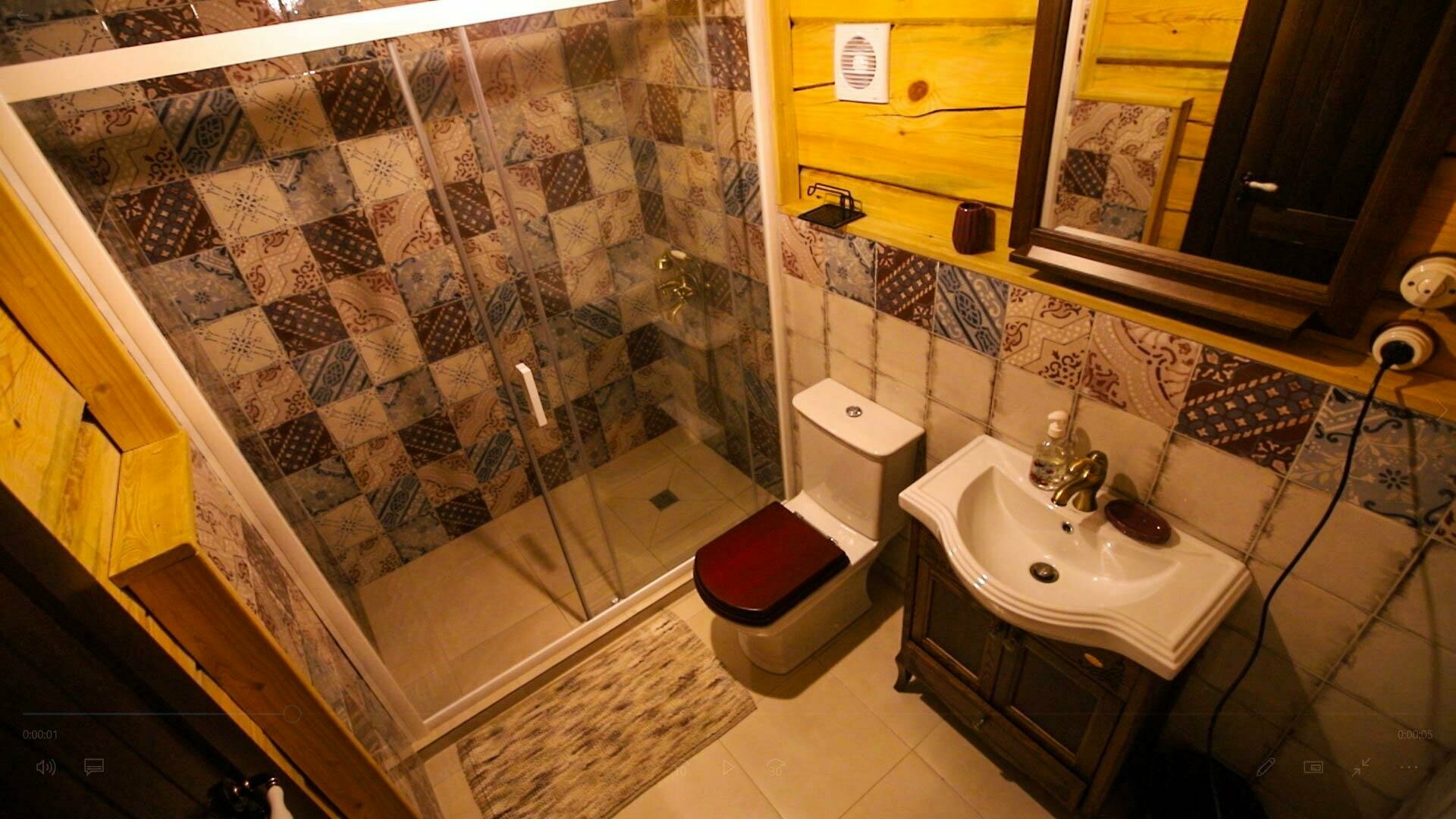 Двухэтажный терем "ЦВЕТЫ" в окружении леса