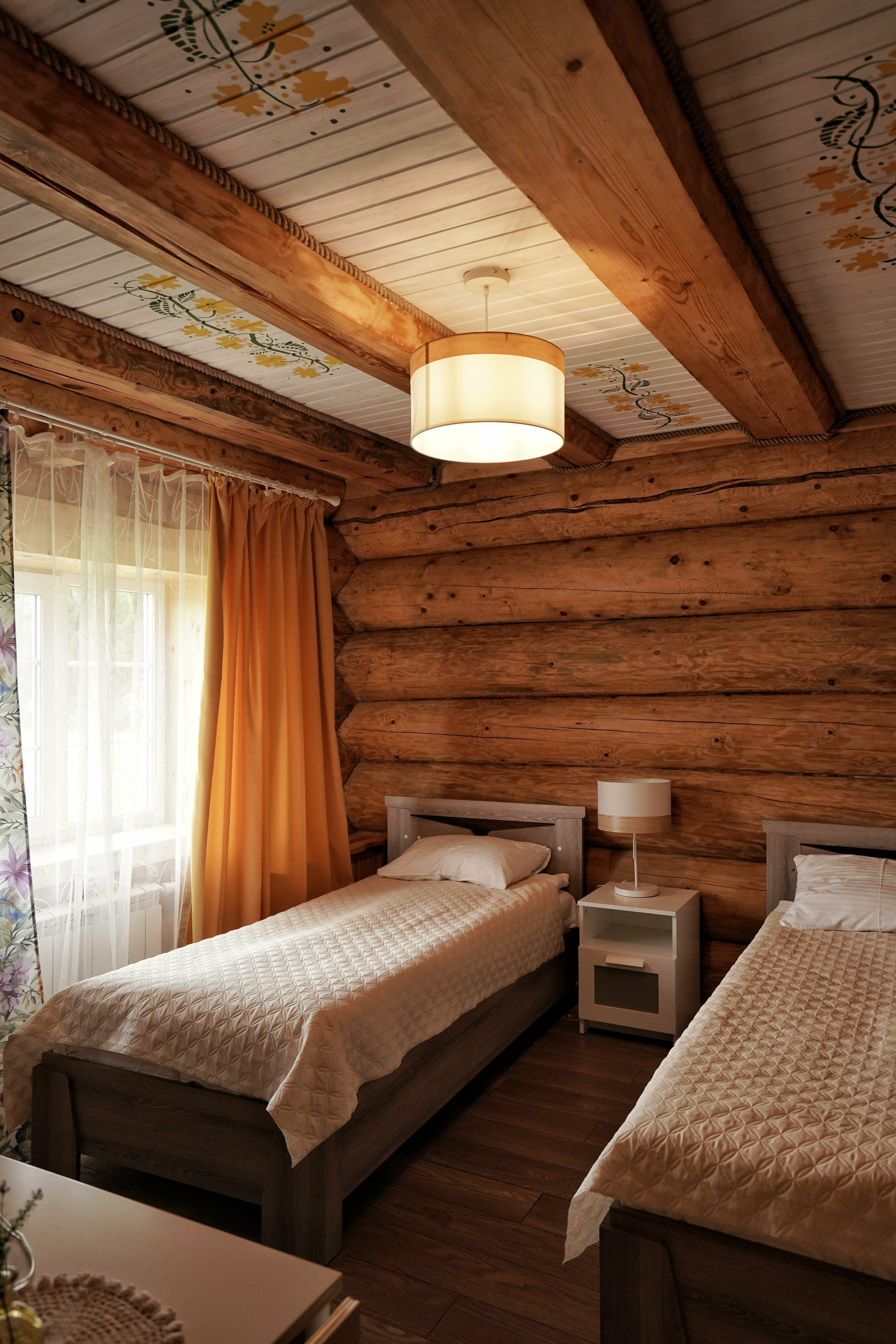 Двухэтажный терем "ЦВЕТЫ" в окружении леса