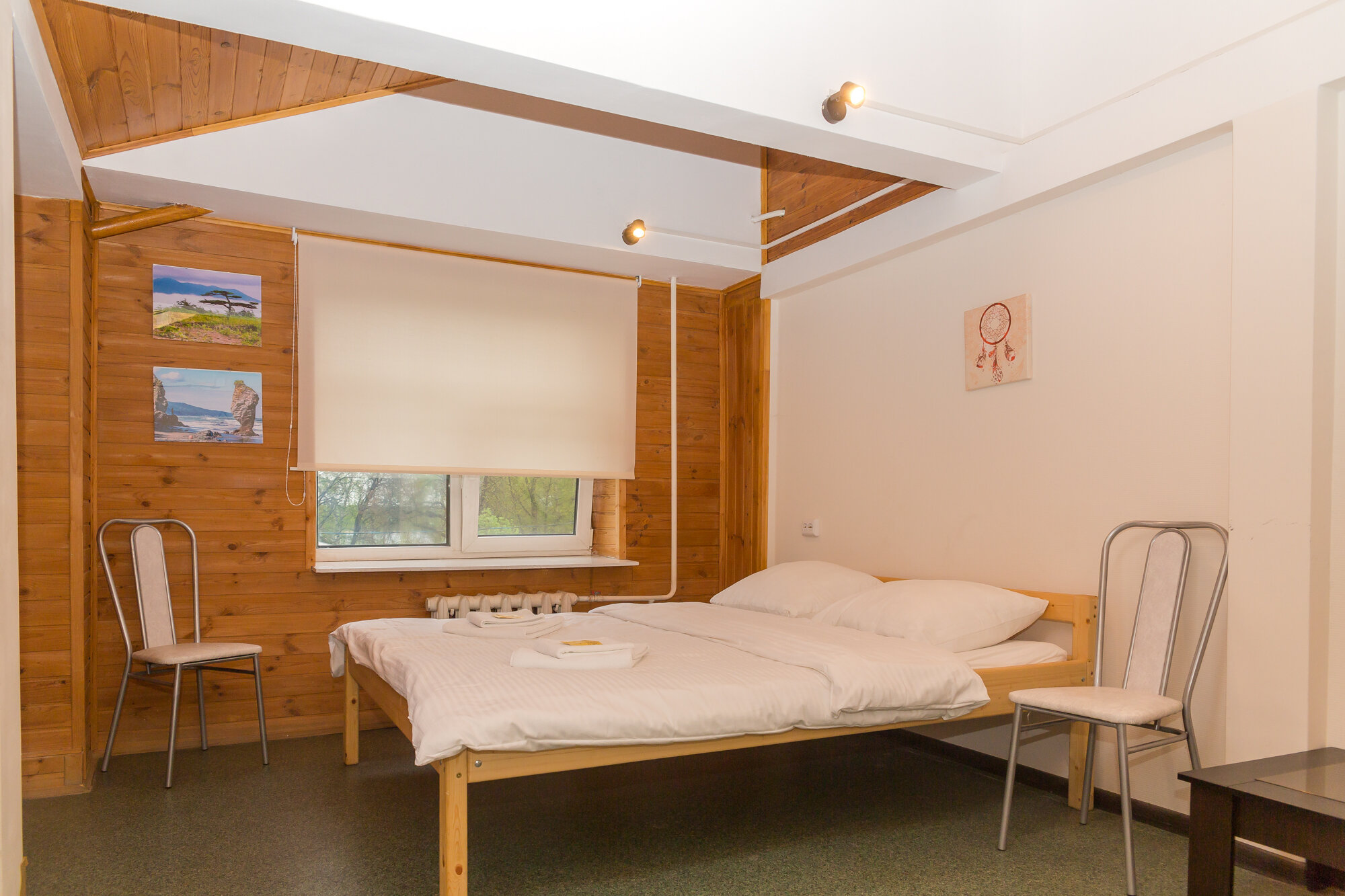 Четырехместный номер с общей ванной комнатой