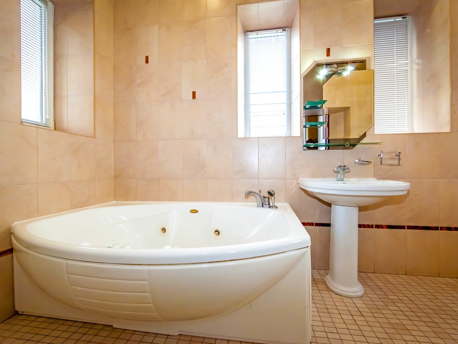 Люкс с гидромассажной ванной