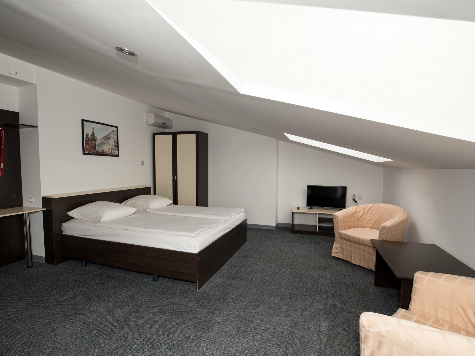 Номер с кроватью размера «queen-size»