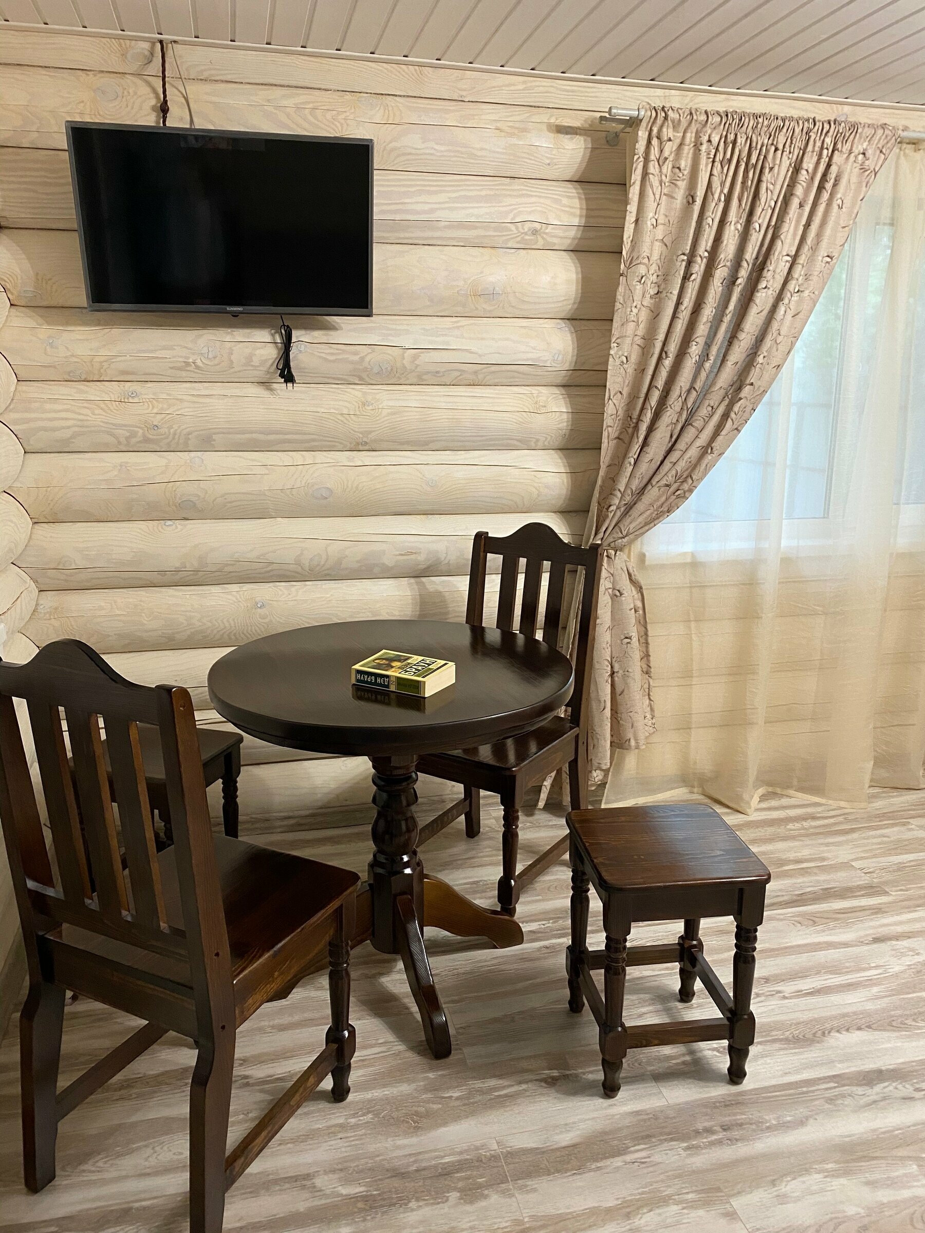 Трехместный номер «Комфорт» с душем