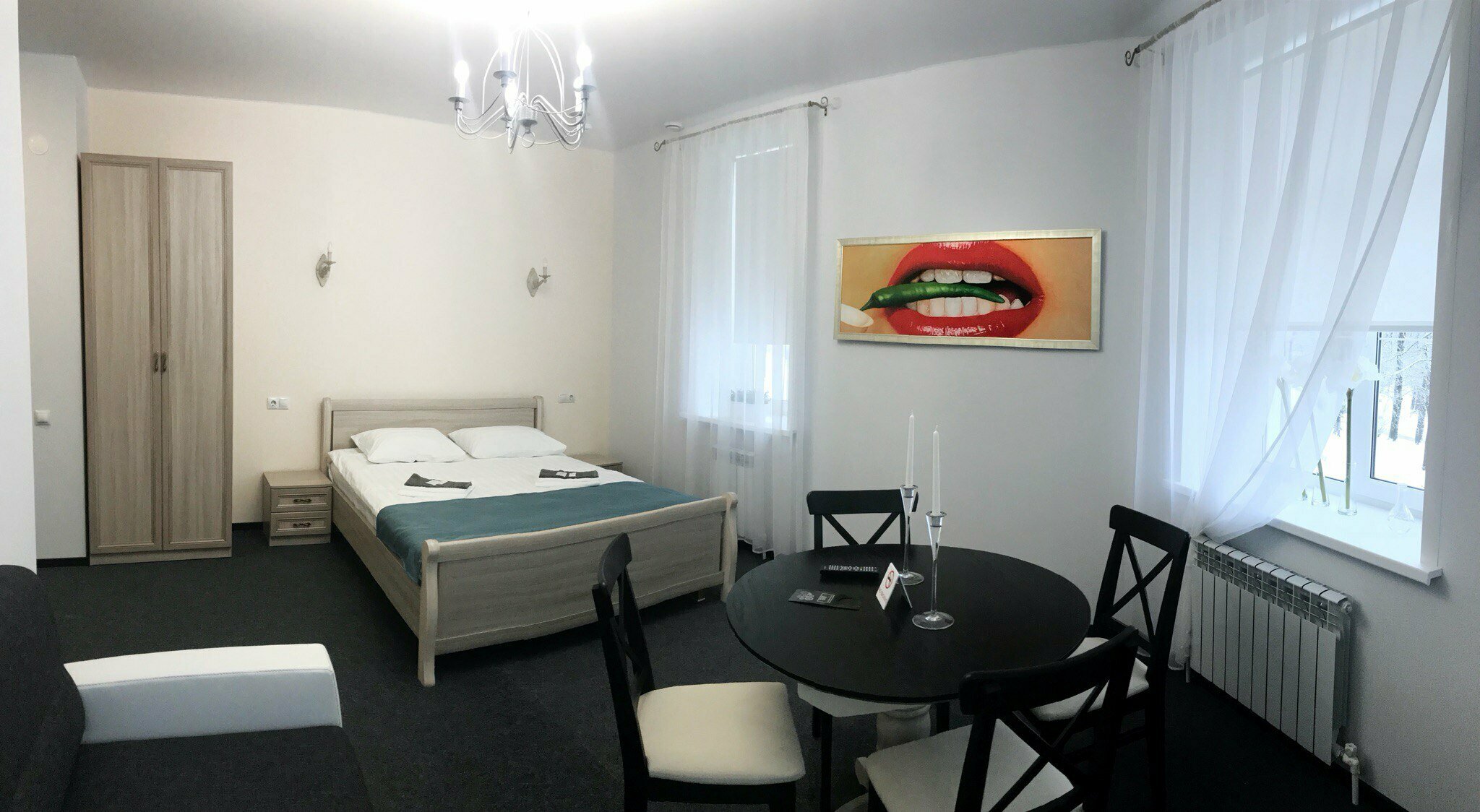 Двухместный номер с двуспальной кроватью и дополнительной кроватью