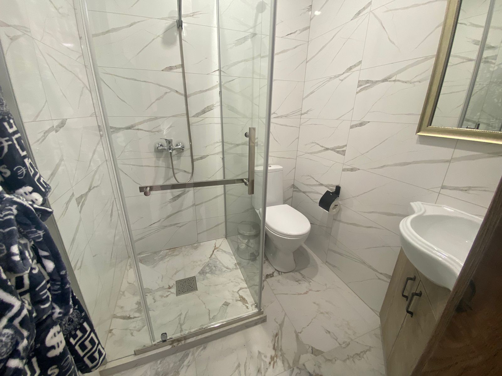 Двухместный номер Делюкс с 1 кроватью и душем