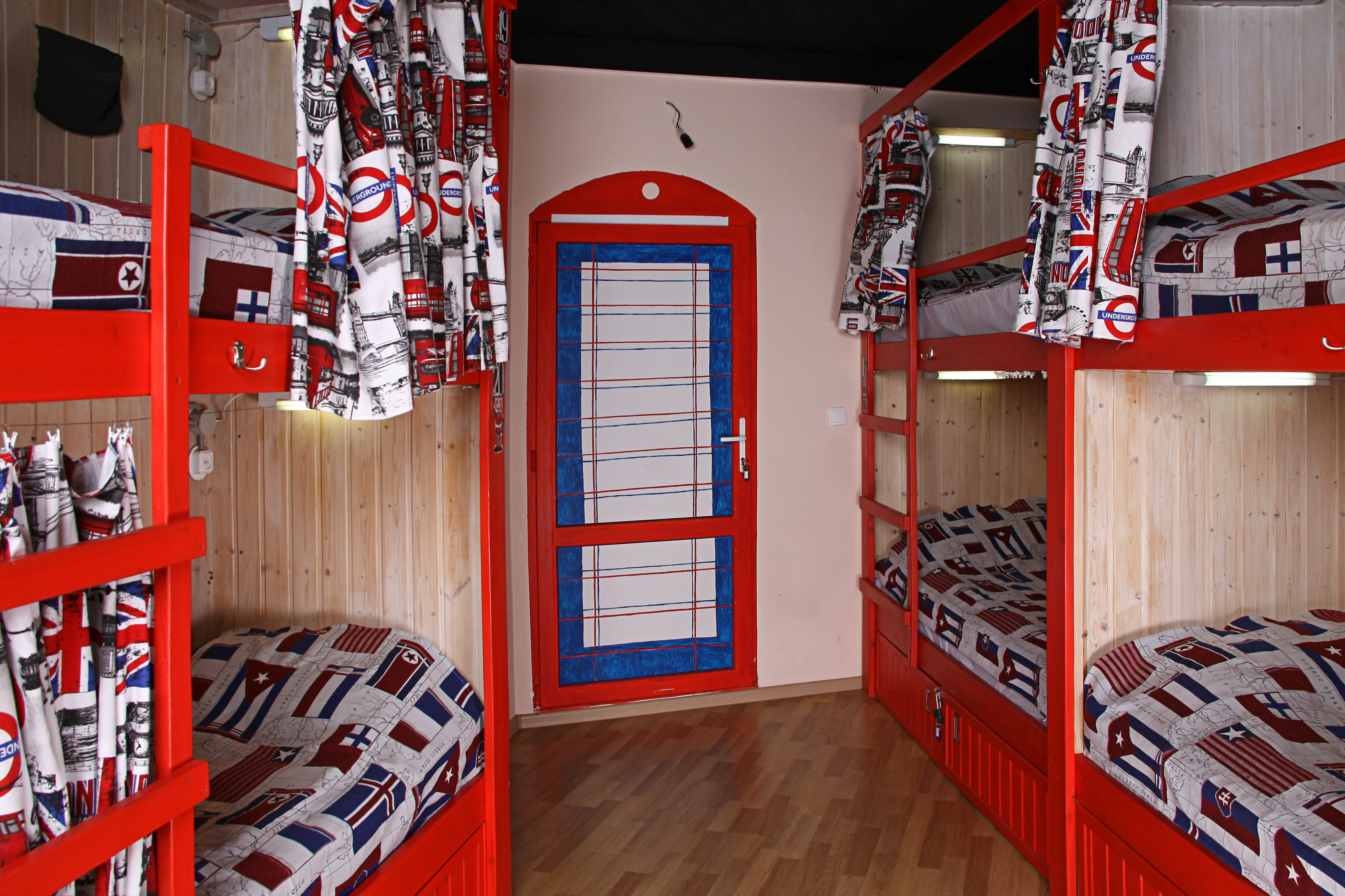 Кровать в общем номере (женская половина)