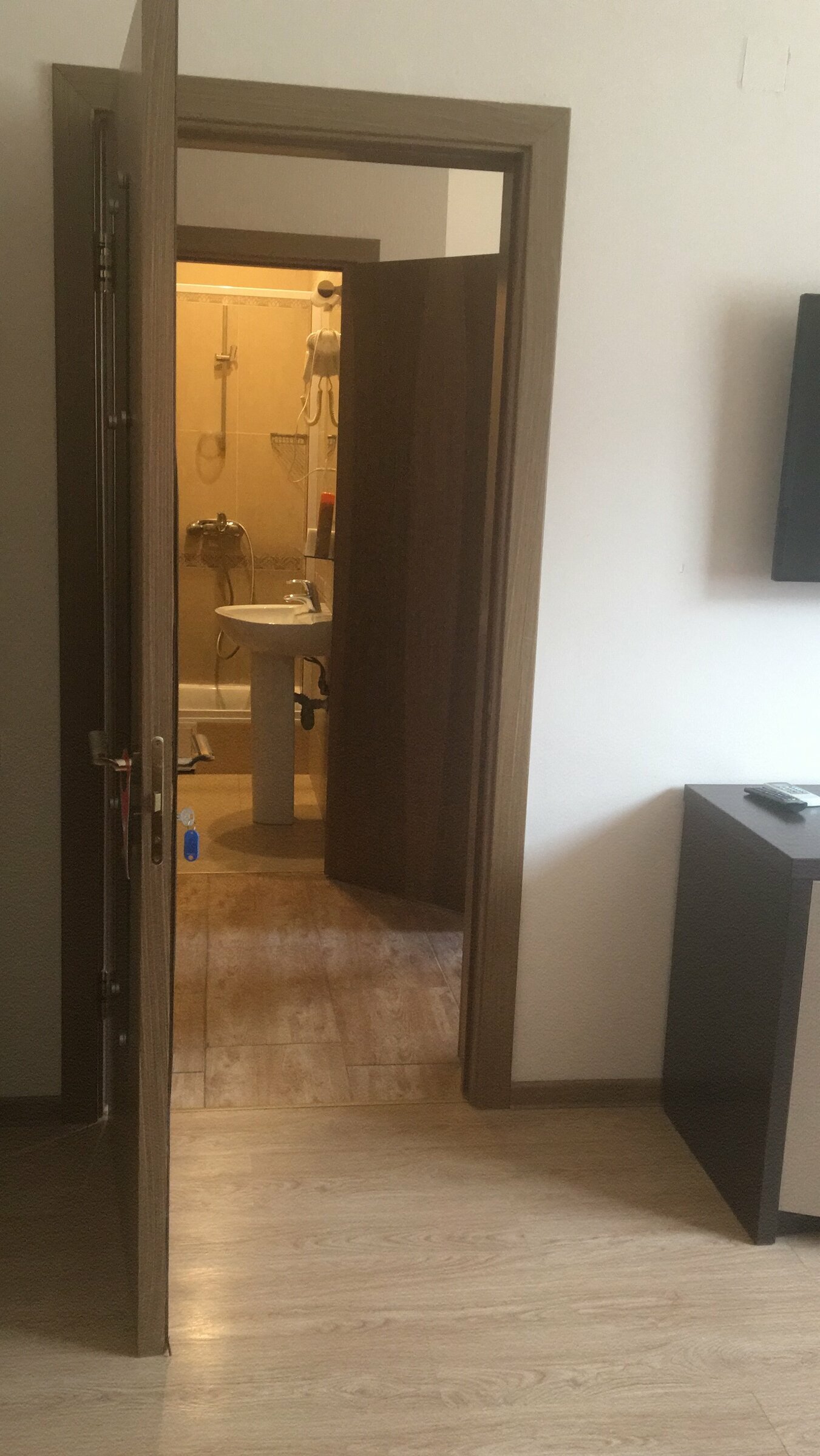 Двухместный номер с 1 кроватью или 2 отдельными кроватями и общей ванной комнатой