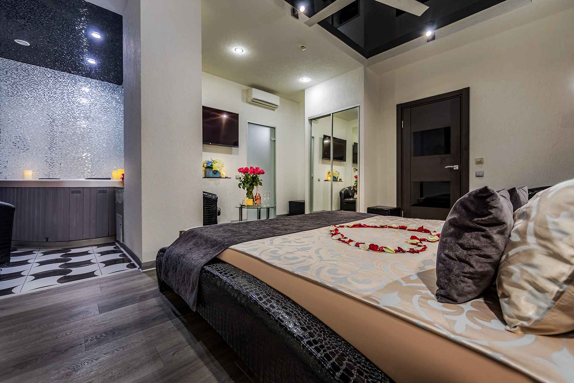 Двухместный номер с 1 кроватью с ванной (только для взрослых)