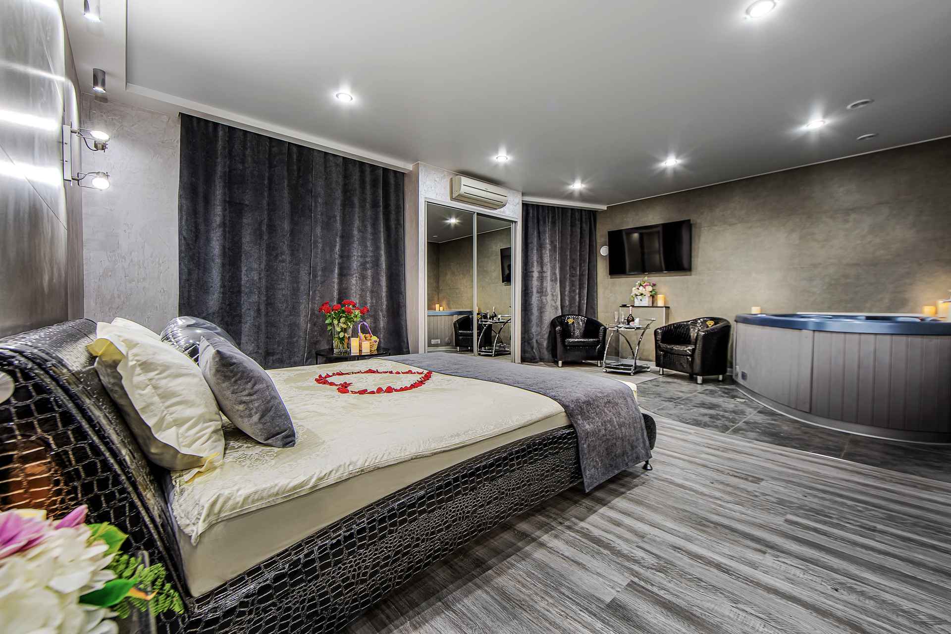 Двухместный номер с 1 кроватью и ванной  (только для взрослых)