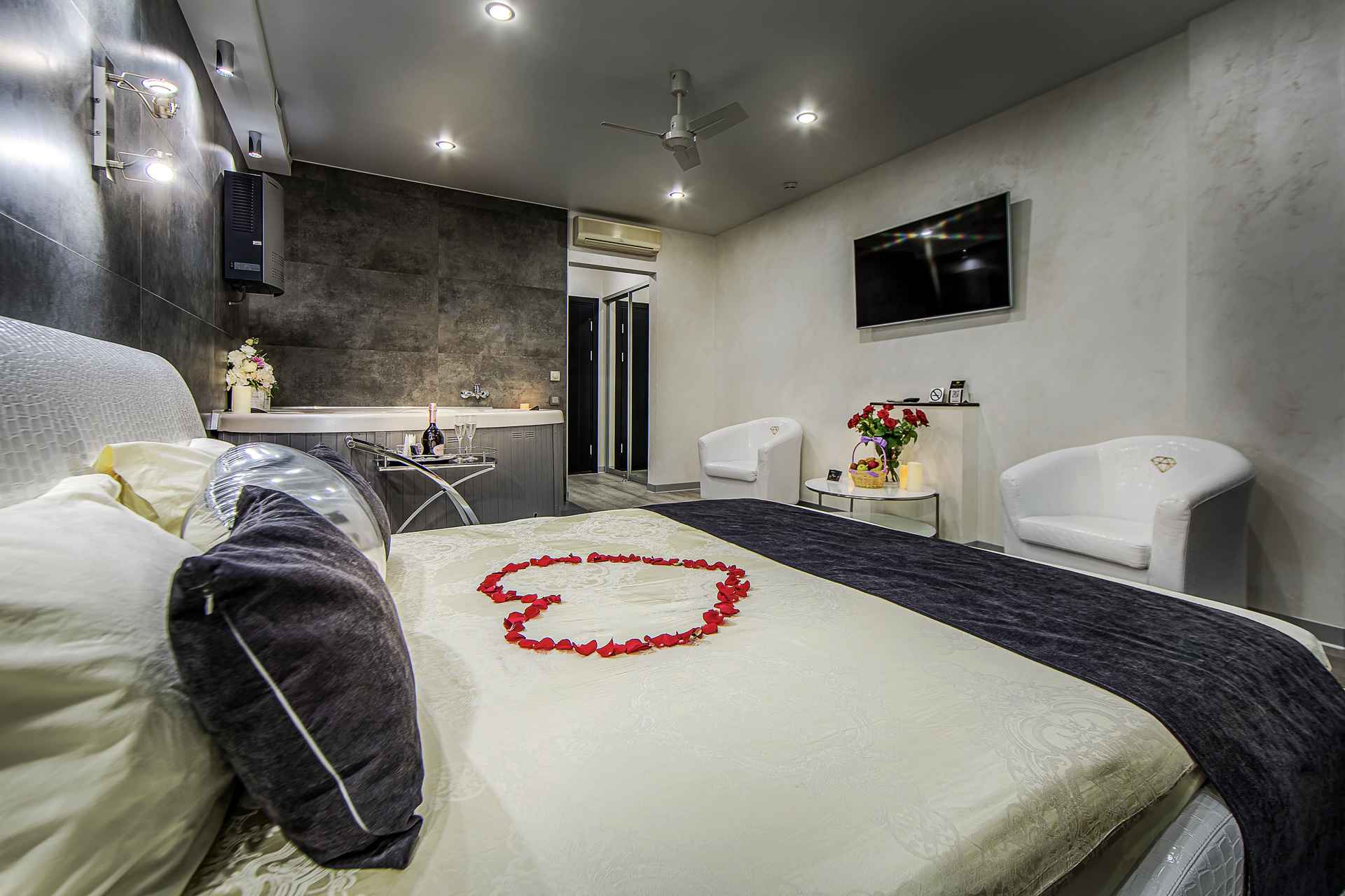 Двухместный номер с 1 кроватью и ванной  (только для взрослых)