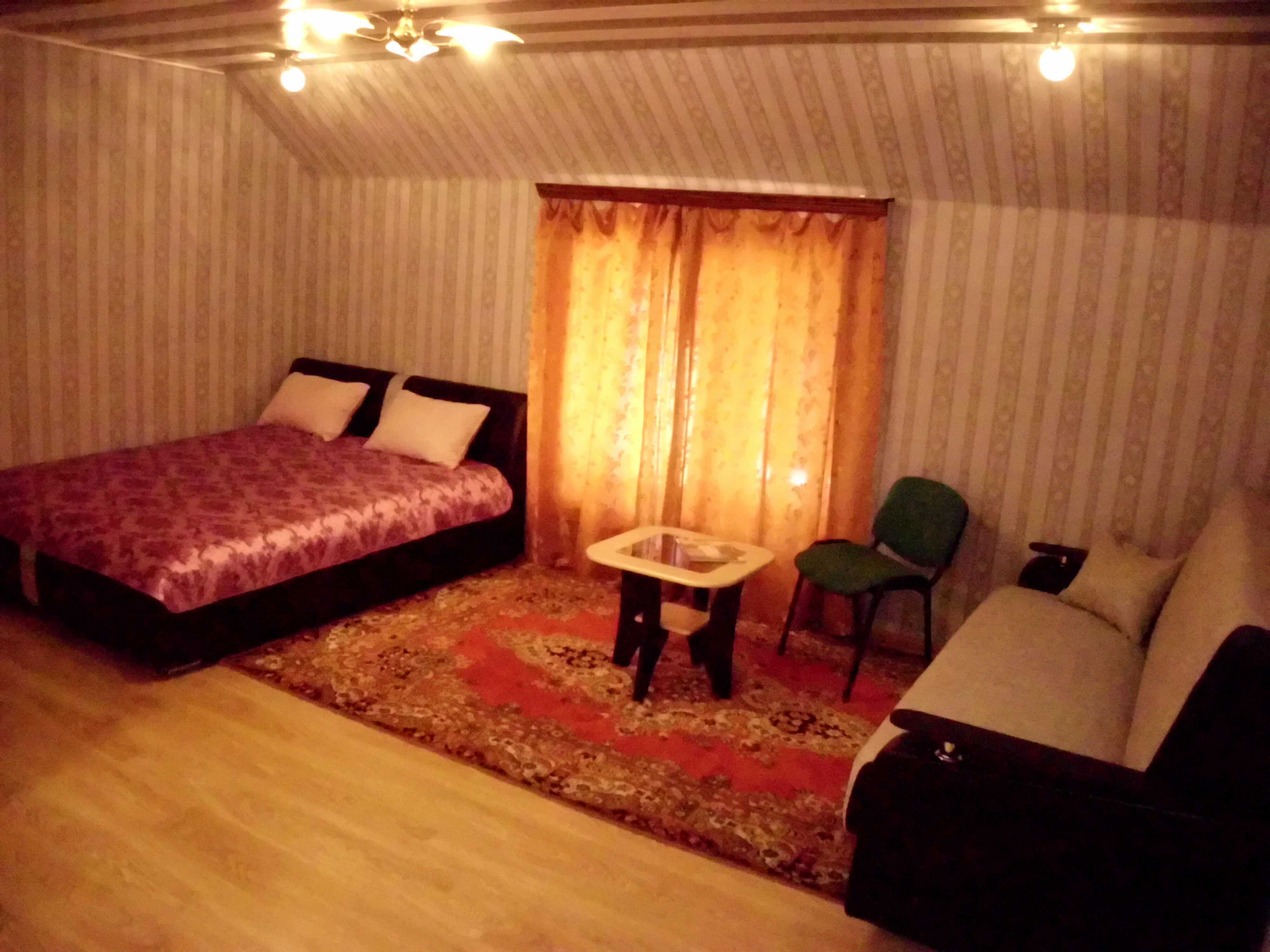 Номер-студия с кроватью размера "king-size" и диван-кроватью