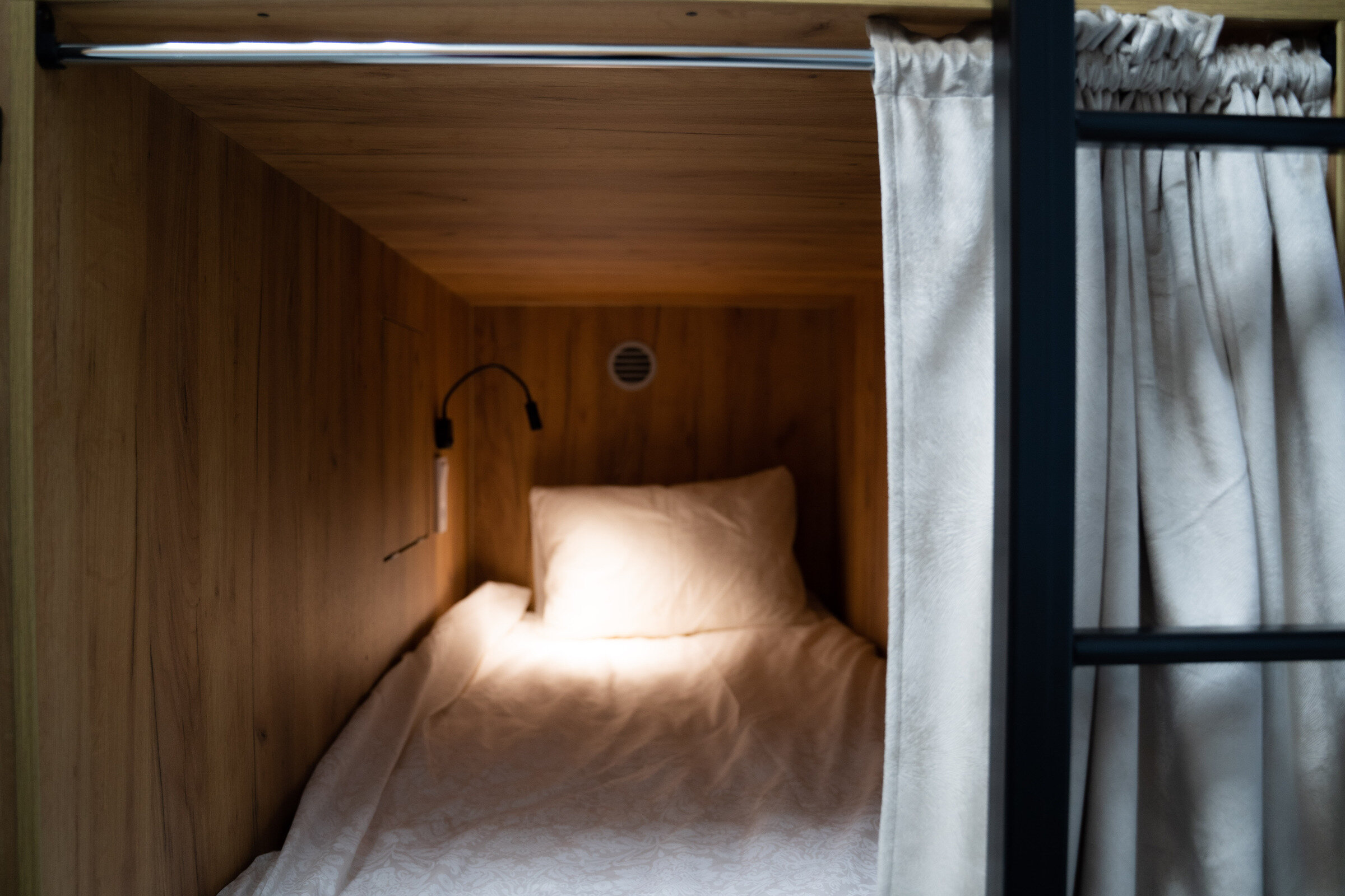 Кровать в общем 6-местном номере для женщин